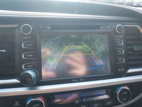 Used 2015 Toyota Highlander Limited Platinum AWD/4WD image 17
