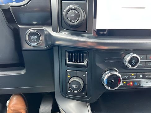 Used 2025 Ford F150 Lariat w/ Equipment Group 501A Mid image 24