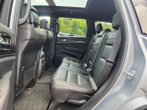 Used 2021 Jeep Grand Cherokee Trailhawk w/ Trailhawk Luxury Group AWD/4WD image 16