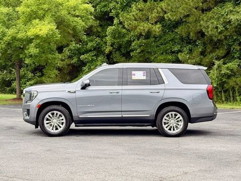Used 2021 GMC Yukon SLT w/ SLT Premium Package AWD/4WD image 3