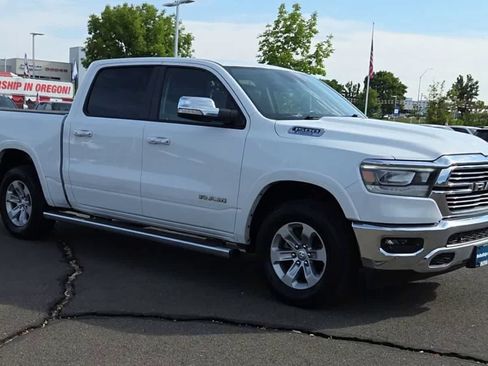 Used 2022 RAM 1500 Laramie AWD/4WD image 2