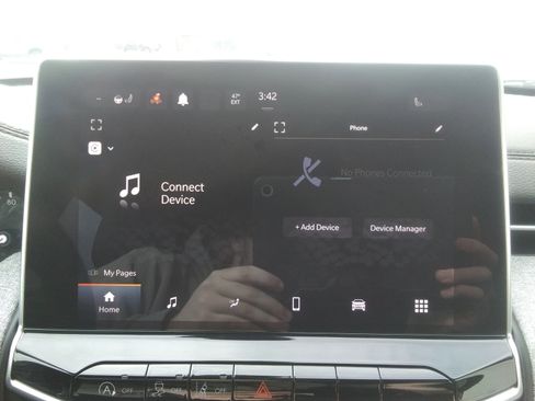 Used 2023 Jeep Compass Latitude image 19