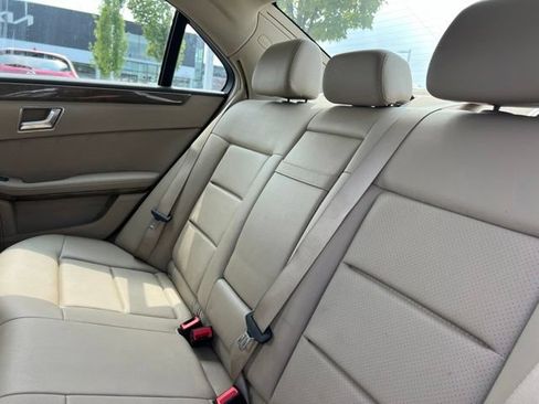 Used 2010 Mercedes-Benz E 350 4MATIC Sedan image 29