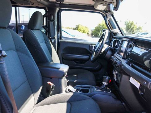 Used 2021 Jeep Gladiator Sport image 12