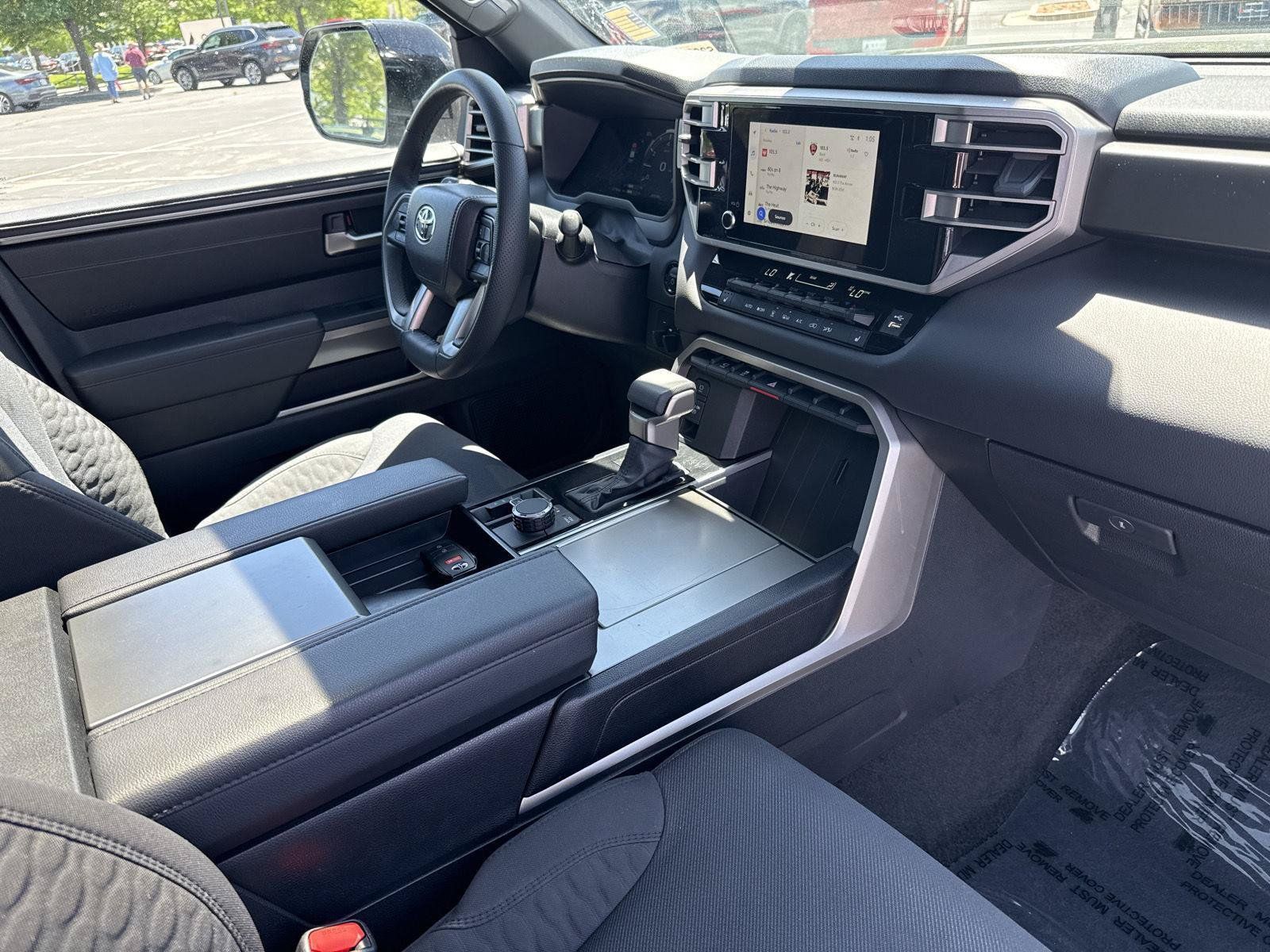 Used 2025 Toyota Sequoia SR5 AWD/4WD image 40