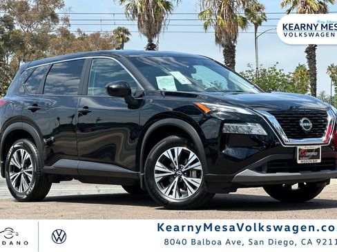 Used 2023 Nissan Rogue SV image 1