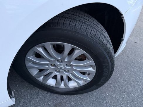 Used 2013 Toyota Sienna XLE image 31