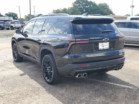 Used 2025 Chevrolet Traverse LT w/ Midnight/Sport Edition FWD image 4