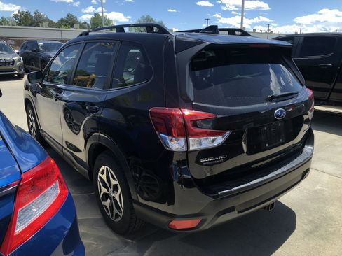 Used 2022 Subaru Forester Premium AWD/4WD image 5