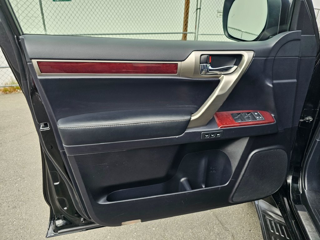 Used 2015 Lexus GX 460 w/ Premium Package AWD/4WD image 22