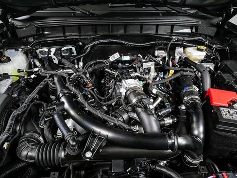 Used 2025 Ford Bronco Badlands image 34