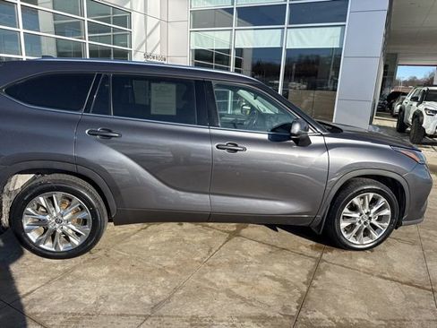 Used 2021 Toyota Highlander Limited image 8