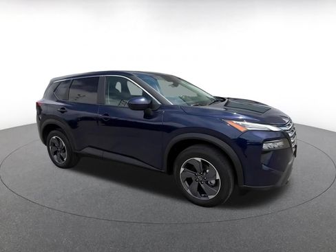 Used 2025 Nissan Rogue SV FWD image 2