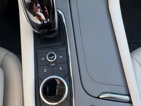 Certified 2024 Cadillac XT5 Premium Luxury w/ Technology Package FWD image 15