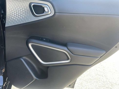 Used 2023 Kia Soul LX FWD image 14