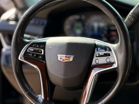 Used 2019 Cadillac Escalade Luxury AWD/4WD image 13