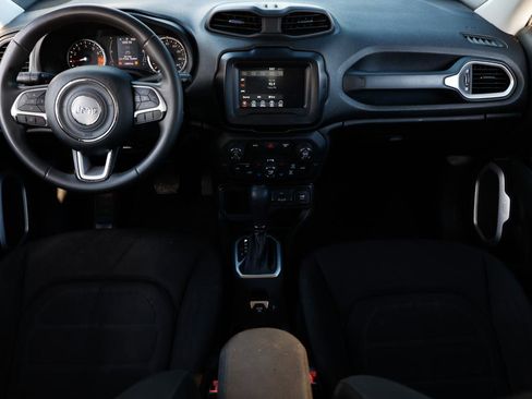 Used 2018 Jeep Renegade Latitude image 2