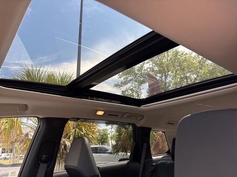 Used 2023 INFINITI QX60 Luxe w/ Cargo Package image 3