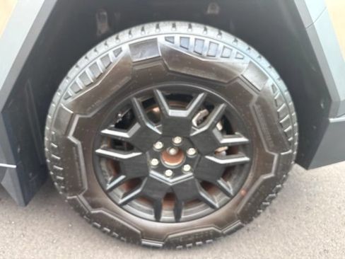 Used 2024 Tesla Cybertruck AWD Crew Cab image 22