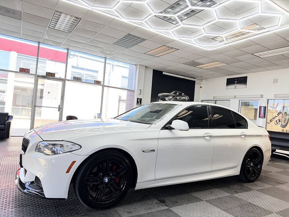 Used 2013 BMW 550i Sedan w/ Executive Pkg RWD image 1