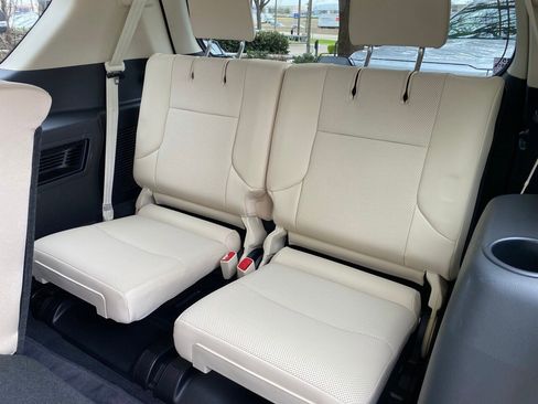 Used 2023 Lexus GX 460 Premium w/ Premium Package image 15