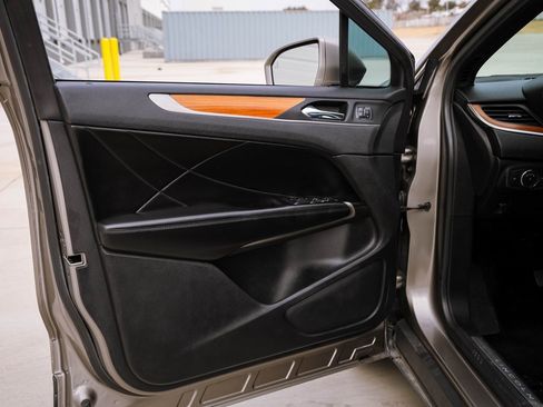 Used 2017 Lincoln MKC Reserve image 16