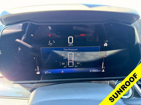 Used 2024 Chevrolet Trax ACTIV w/ Sunroof Package image 11