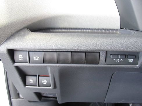 Used 2024 Toyota Sienna XLE FWD image 36