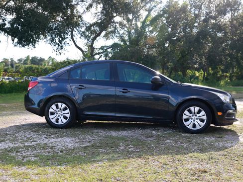 Used 2015 Chevrolet Cruze LS image 13