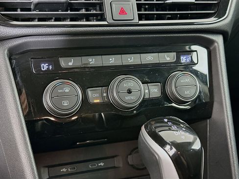 Used 2024 Volkswagen Taos SE image 23