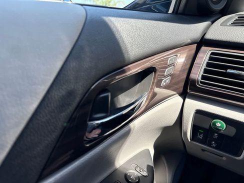 Used 2016 Honda Accord EX-L image 9