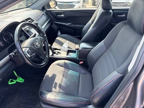 Used 2016 Toyota Camry SE w/ Moonroof Package FWD image 8