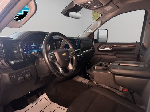 Used 2024 Chevrolet Silverado 2500 LT AWD/4WD image 10
