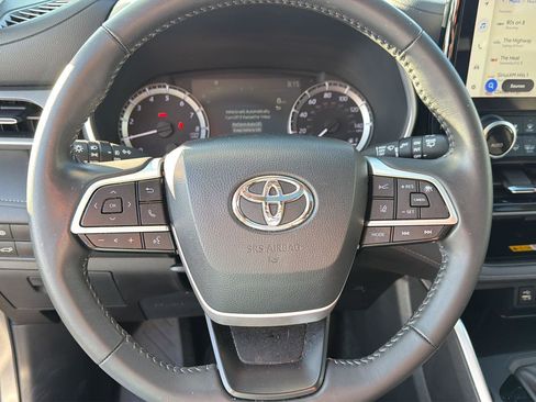 Certified 2024 Toyota Highlander XLE FWD image 21