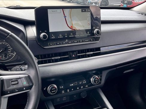 Used 2024 Mitsubishi Outlander SE image 18