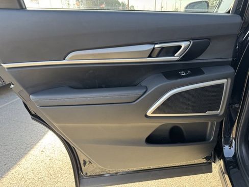 Certified 2022 Kia Telluride LX image 13