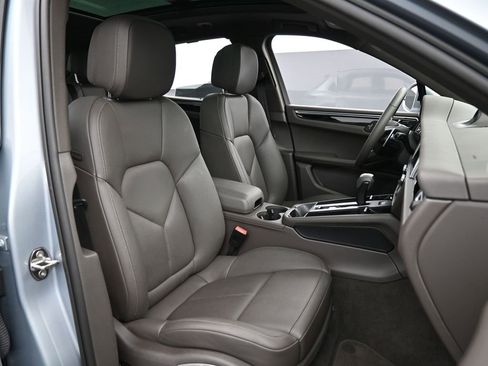 Certified 2022 Porsche Macan image 31