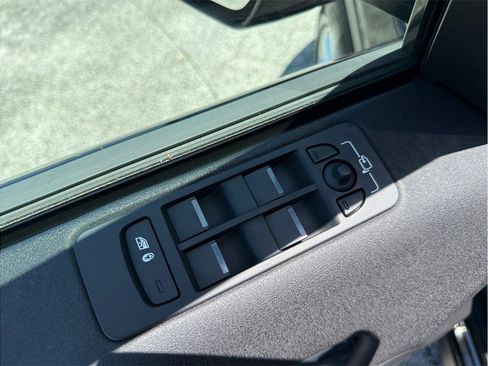Used 2019 Land Rover Discovery Sport SE AWD/4WD image 24