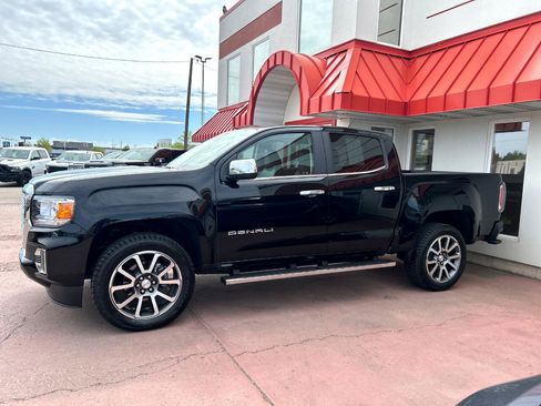 Used 2022 GMC Canyon Denali image 2