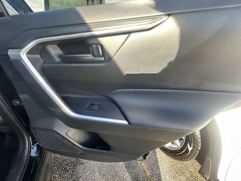 Used 2020 Toyota RAV4 LE image 30