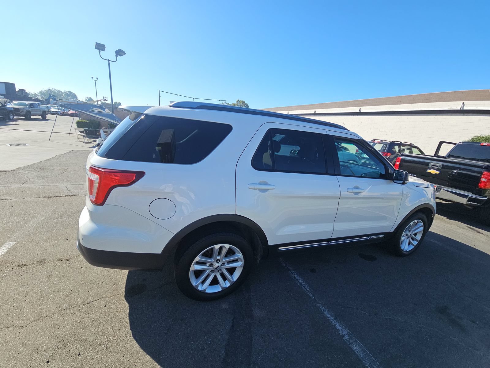 Used 2017 Ford Explorer XLT w/ Equipment Group 201A FWD image 6
