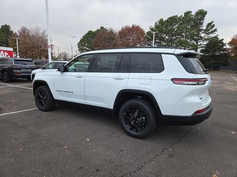 New 2025 Jeep Grand Cherokee L Altitude image 3