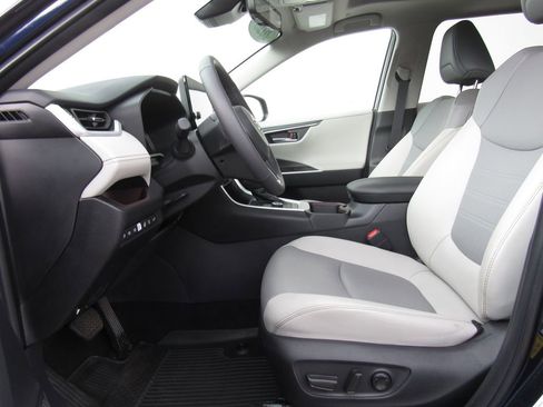 Certified 2025 Toyota RAV4 Limited w/ Advanced Technology Package AWD/4WD image 10