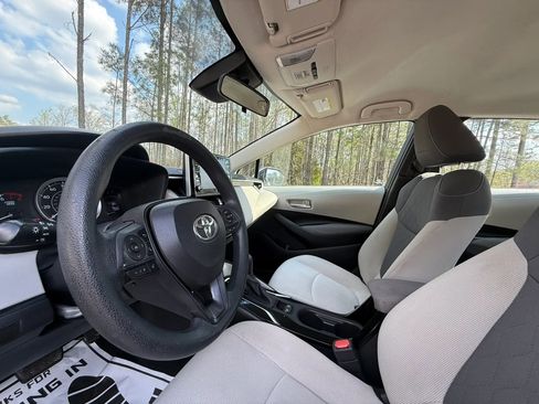 Used 2020 Toyota Corolla LE image 14