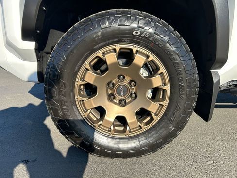 Certified 2025 Toyota 4Runner Trailhunter image 11