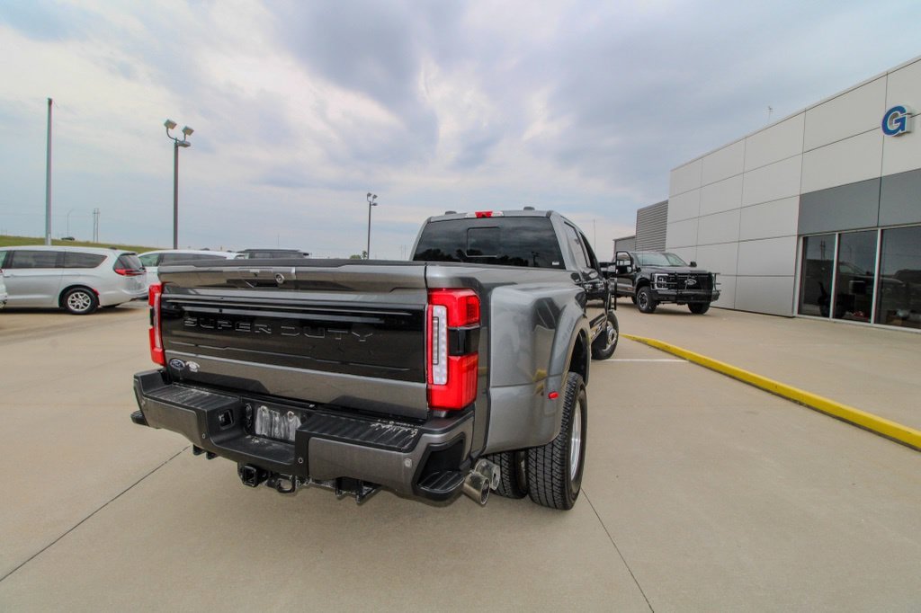 Used 2026 Ford F350 Platinum w/ FX4 Off-Road Package AWD/4WD image 3