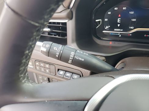 Certified 2023 GMC Yukon XL Denali image 36