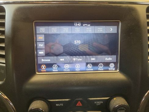 Used 2021 Jeep Grand Cherokee Laredo image 25