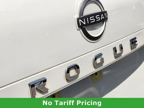 Used 2023 Nissan Rogue SL w/ SL Premium Package FWD image 11