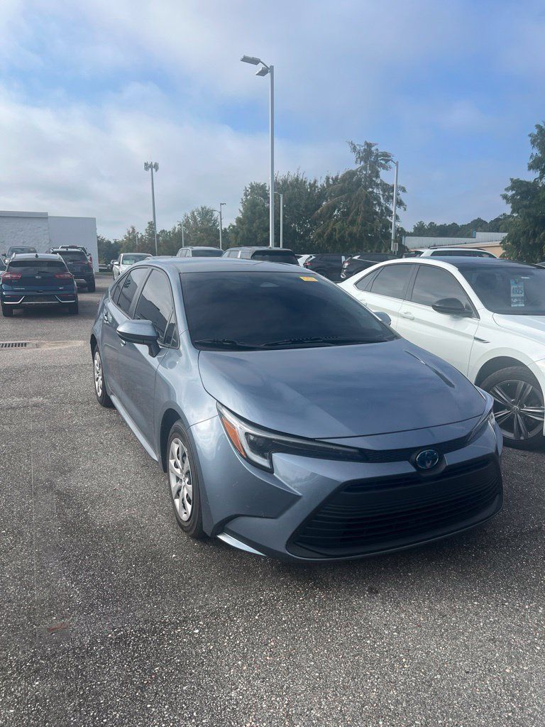 Used 2025 Toyota Corolla LE FWD image 15